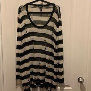 Torrid distressed black and white Size 4